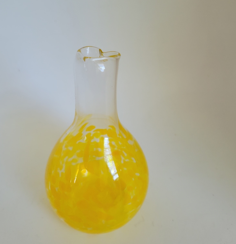 Vintage Handblown Yellow Glass Bud Vase With Heart Shaped Mouth 5" Tall
